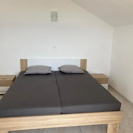 Apartman *